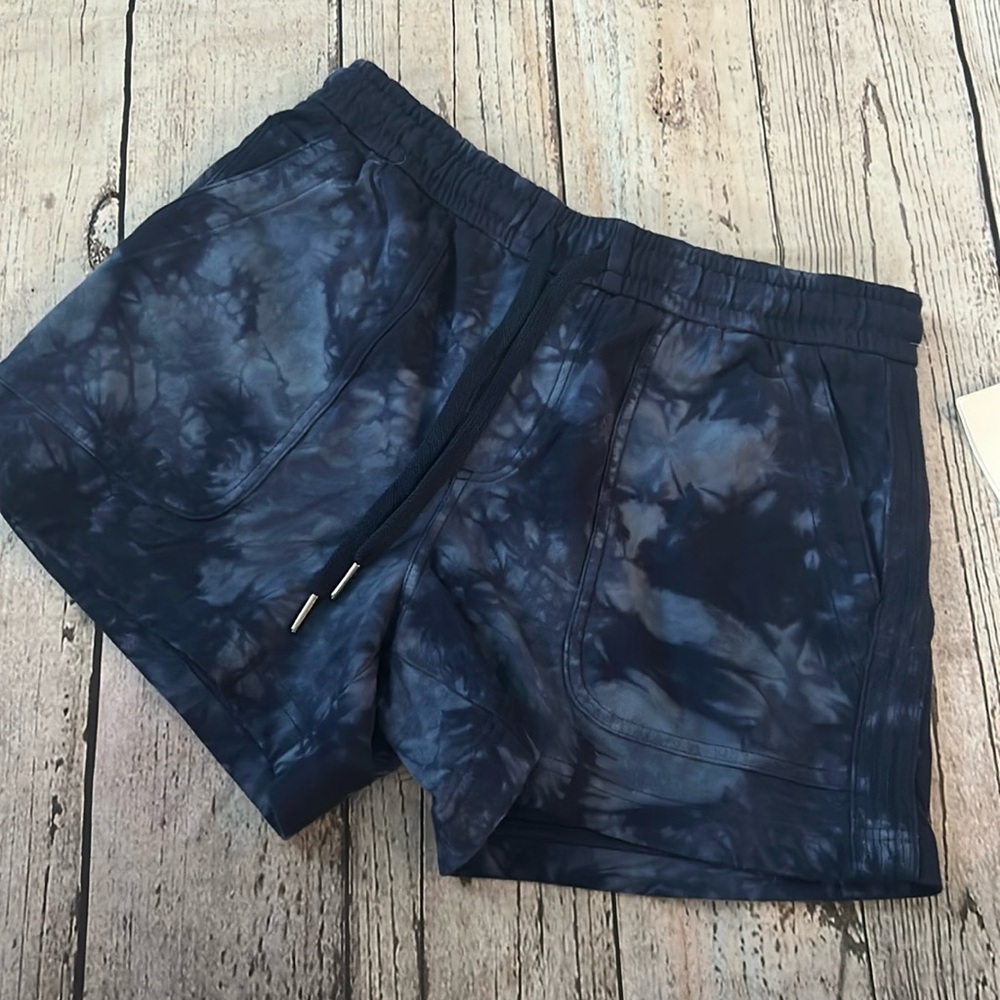 Athleta Farallon 4” Short - Picture 4 of 9